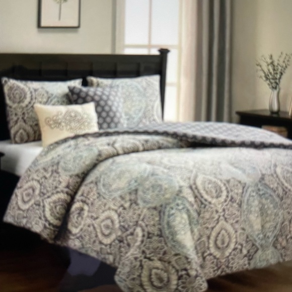Full/Queen VCNY Home 5 piece reversible comforter set - Picture 6 of 9